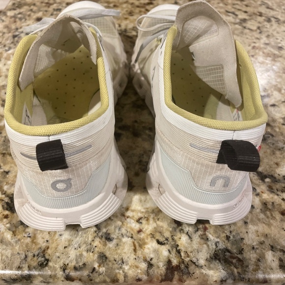 On Cloud - Picture 3 of 5